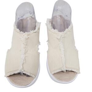 Bzees Serendipity Beige Frayed Hems 2.25" Heels Women's Shoes 9W